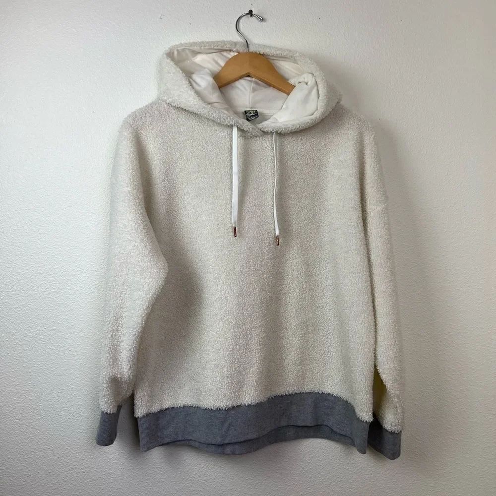Xersion Women’s Cream White Fluffy Hoodie M